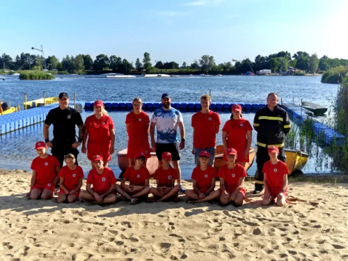 Drużyna WOPR RESCUE TEAM – wspólne zdjęcie członków drużyny